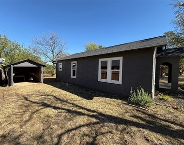 705 E 9th Street - Photo Thumbnail 8