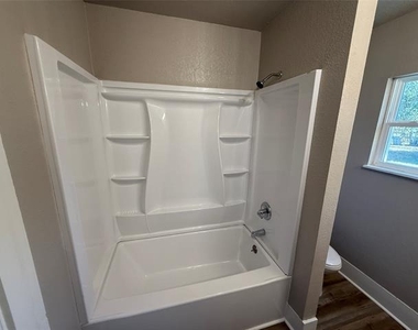 705 E 9th Street - Photo Thumbnail 24