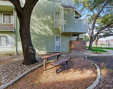 3101 Sondra Drive - Photo Thumbnail 4