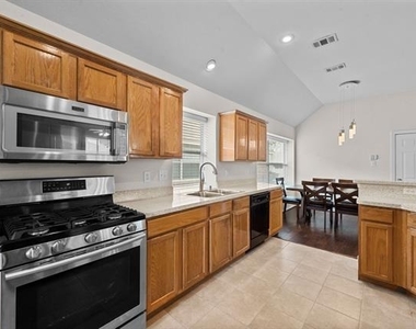 3205 Hamlett Lane - Photo Thumbnail 5