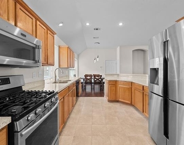 3205 Hamlett Lane - Photo Thumbnail 4