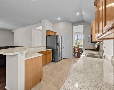 3205 Hamlett Lane - Photo Thumbnail 6