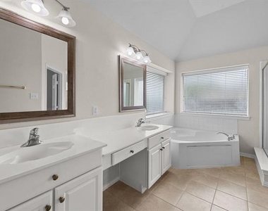 3205 Hamlett Lane - Photo Thumbnail 20