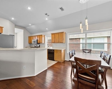 3205 Hamlett Lane - Photo Thumbnail 7