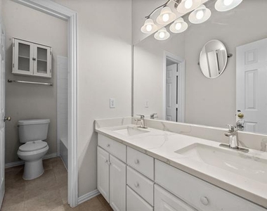 3205 Hamlett Lane - Photo Thumbnail 16