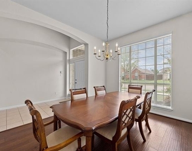 3205 Hamlett Lane - Photo Thumbnail 3