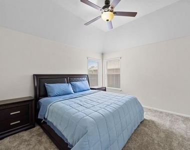 3205 Hamlett Lane - Photo Thumbnail 13