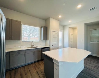 760 W Bedford Euless Road - Photo Thumbnail 12