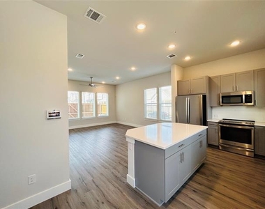 760 W Bedford Euless Road - Photo Thumbnail 19