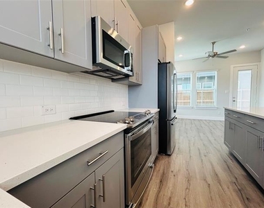 760 W Bedford Euless Road - Photo Thumbnail 19