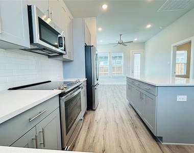 760 W Bedford Euless Road - Photo Thumbnail 6