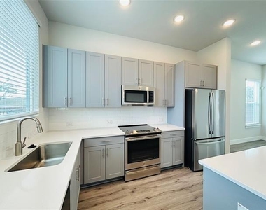 760 W Bedford Euless Road - Photo Thumbnail 8