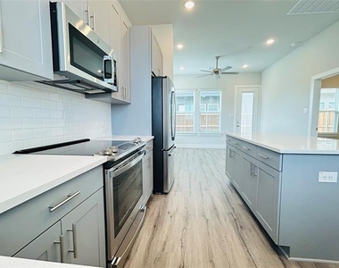 760 W Bedford Euless Road - Photo Thumbnail 20