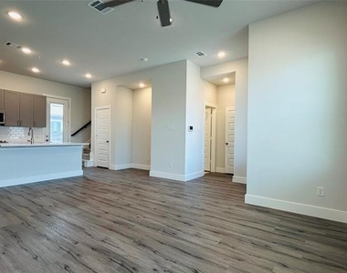 760 W Bedford Euless Road - Photo Thumbnail 22