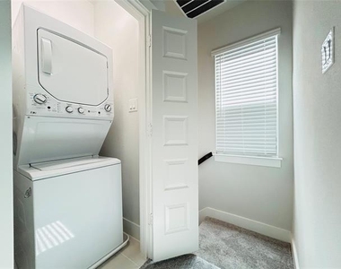 760 W Bedford Euless Road - Photo Thumbnail 32