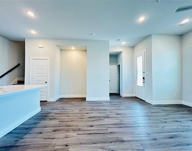 760 W Bedford Euless Road - Photo Thumbnail 19