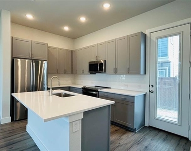 760 W Bedford Euless Road - Photo Thumbnail 13
