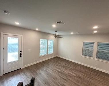 507 Mission Trail - Photo Thumbnail 8