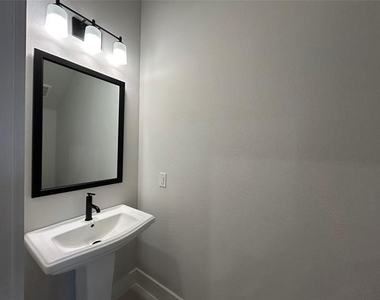 507 Mission Trail - Photo Thumbnail 24