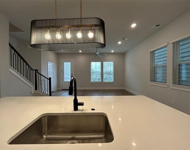 507 Mission Trail - Photo Thumbnail 19
