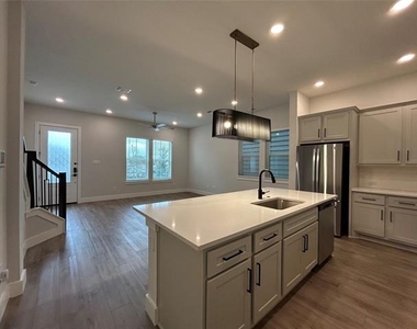 507 Mission Trail - Photo Thumbnail 12