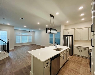 564 Mission Trail - Photo Thumbnail 2