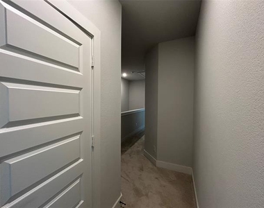 564 Mission Trail - Photo Thumbnail 14