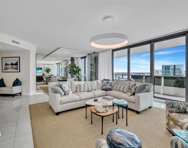 100 E Las Olas Boulevard - Photo Thumbnail 1