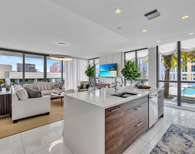 100 E Las Olas Boulevard - Photo Thumbnail 2