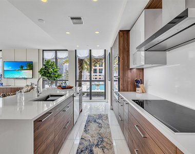 100 E Las Olas Boulevard - Photo Thumbnail 5