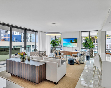 100 E Las Olas Boulevard - Photo Thumbnail 3