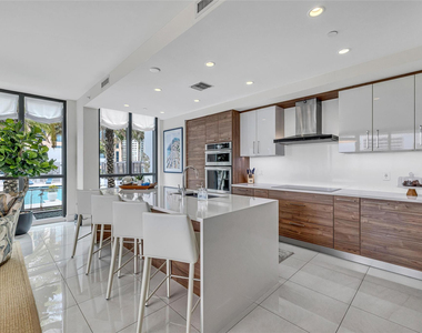 100 E Las Olas Boulevard - Photo Thumbnail 4
