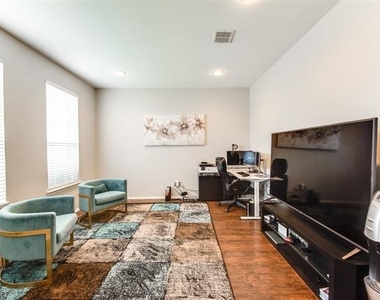 1425 Gatlinburg Circle - Photo Thumbnail 9