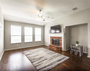 1425 Gatlinburg Circle - Photo Thumbnail 2
