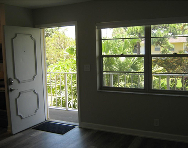 5162 Ne 6th Avenue - Photo Thumbnail 2