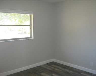 5162 Ne 6th Avenue - Photo Thumbnail 9