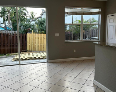 11486 Nw 77th Street - Photo Thumbnail 5