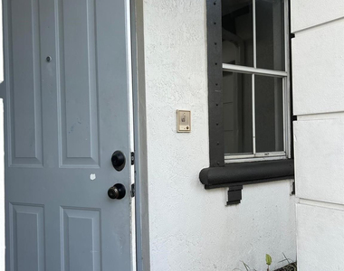11486 Nw 77th Street - Photo Thumbnail 2