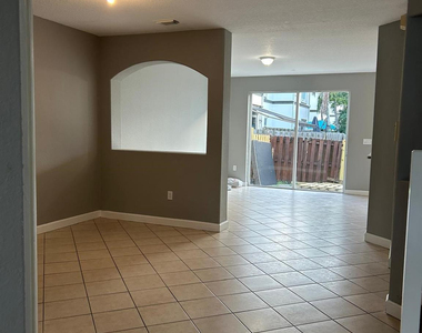 11486 Nw 77th Street - Photo Thumbnail 4