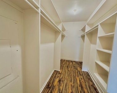 161 Elizabeth Street - Photo Thumbnail 8