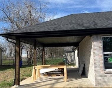 201 N Pecan Street - Photo Thumbnail 9