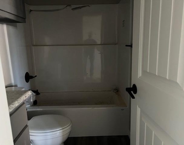 201 N Pecan Street - Photo Thumbnail 4