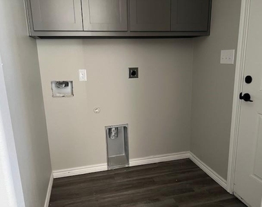 201 N Pecan Street - Photo Thumbnail 3