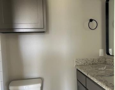 201 N Pecan Street - Photo Thumbnail 8