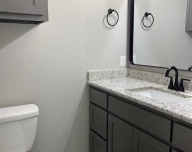 201 N Pecan Street - Photo Thumbnail 10