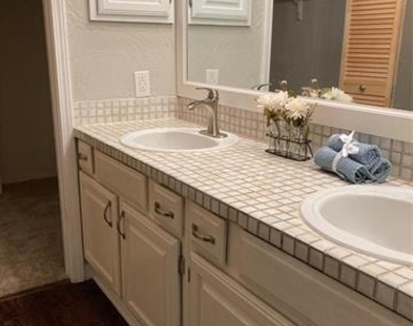 18240 Midway Road - Photo Thumbnail 10