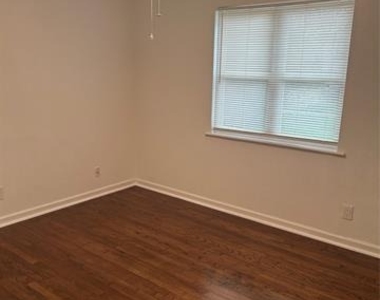 1713 Kirkwood Drive - Photo Thumbnail 4