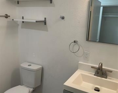 1713 Kirkwood Drive - Photo Thumbnail 8