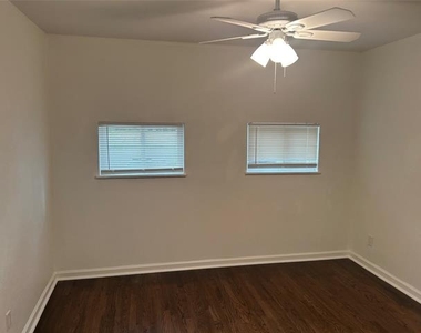 1713 Kirkwood Drive - Photo Thumbnail 7