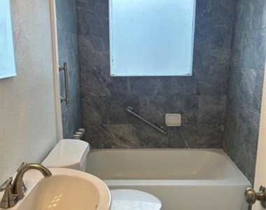 1713 Kirkwood Drive - Photo Thumbnail 5